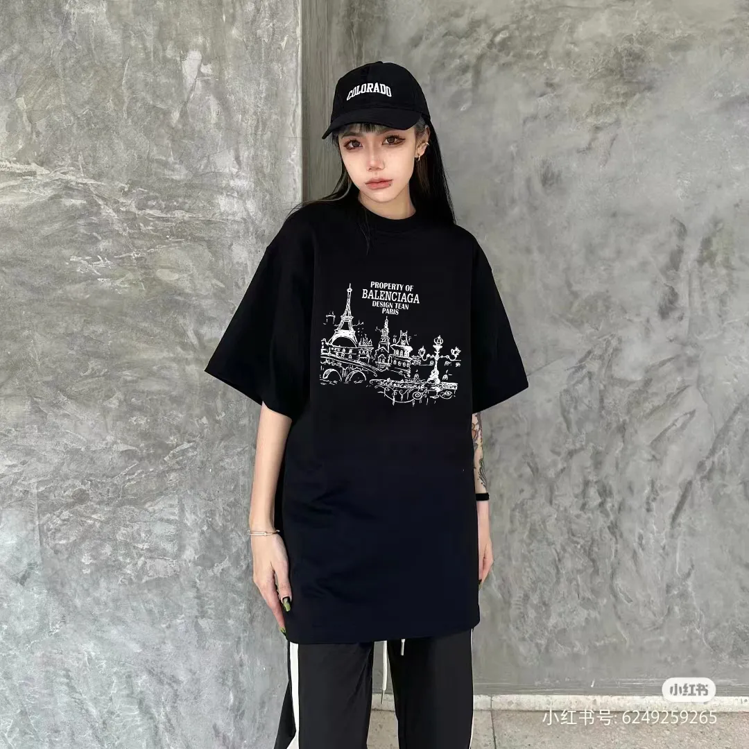 P80✨🔥 BALENCIAGA Paris lettering printed short-sleeved T-shirt. Custom-woven and dyed 300 grams of combed cotton heavyweight fabric. Zero color difference in threads. Perfect details. Different from the current currency version. Welcome to compare. Same Style for men and women. Must-sell in the picture above. Color: White Black Size: 1 2 3 4